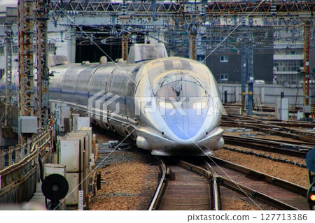 The "Kodama" runs through the Sanyo Expressway... Sanyo Shinkansen [500 series] ~ At Shin-Osaka Station 127713386