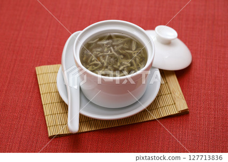 蓴菜湯 127713836