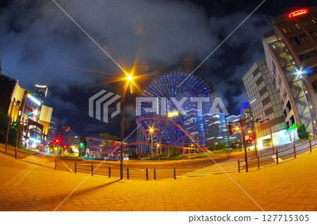 Minato Mirai Ferris wheel 127715305