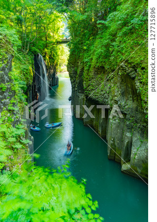 (Miyazaki Prefecture) Takachiho Gorge, Manai Falls, people boating (Miyazaki Prefecture) Takachiho Gorge, Manai Falls, people boating 127715896