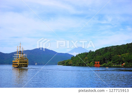 Mt. Fuji and sightseeing boat seen from Lake Ashi October scenery, Mt. Fuji 582 Hakone, Lake Ashi Mt. Fuji and sightseeing boat seen from Lake Ashi October scenery, Mt. Fuji 582 Hakone, Lake Ashi 127715913