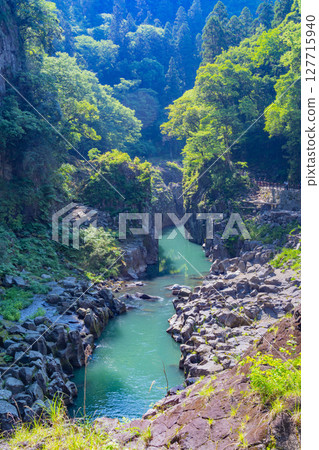 (Miyazaki Prefecture) The magnificent Takachiho Gorge 127715940