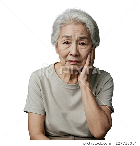 Elderly woman in trouble 127716014