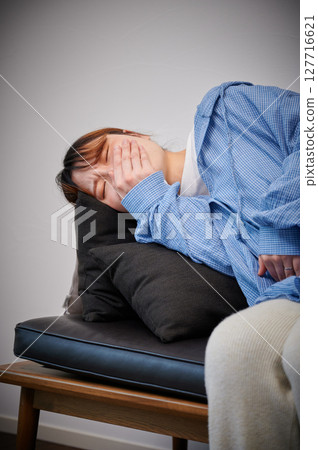 Women suffering from morning sickness, pregnant women, maternity 127716621