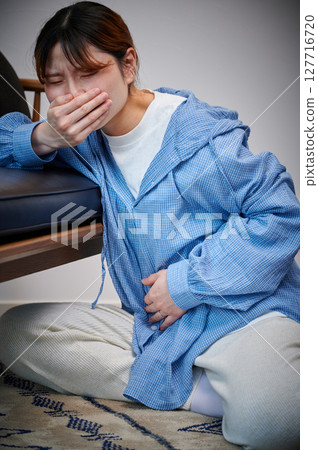 Women suffering from morning sickness, pregnant women, maternity 127716720