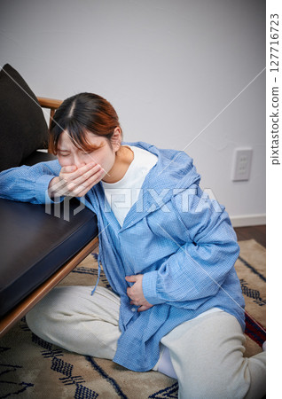 患有孕吐的女性、孕婦、產婦 患有孕吐的女性、孕婦、產婦 127716723