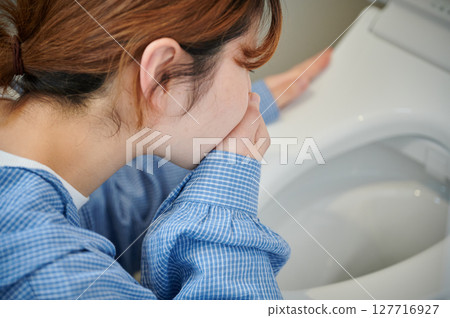 Women suffering from morning sickness, pregnant women, maternity Women suffering from morning sickness, pregnant women, maternity 127716927