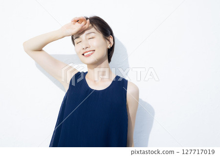 短頭髮的女人 短頭髮的女人 127717019