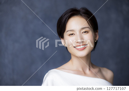 短頭髮的女人 127717107