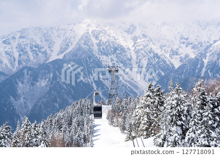 隆冬時節的新穗高索道：岐阜縣高山市笠岳雪谷上的小屋 127718091