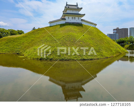 The ruins of Utsunomiya Castle in Honmaru-cho, Utsunomiya City, Tochigi Prefecture 127718105