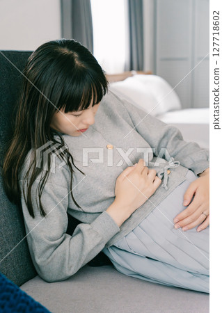 孕婦感覺腹脹不適 孕婦感覺腹脹不適 127718602