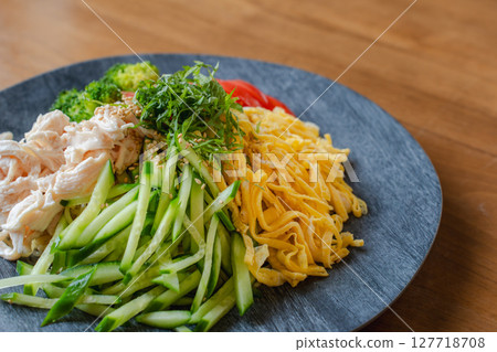 夏季主食:色彩繽紛的中國冷麵 夏季主食:色彩繽紛的中國冷麵 127718708