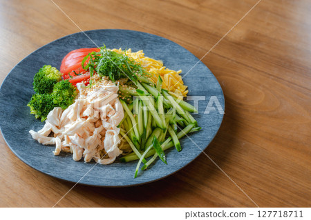 A summer staple: colorful chilled Chinese noodles A summer staple: colorful chilled Chinese noodles 127718711