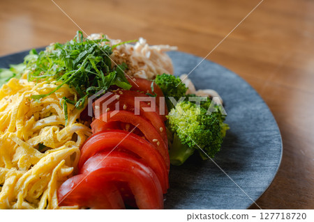 A summer staple: colorful chilled Chinese noodles 127718720