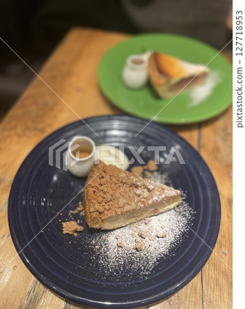 Delicious apple pie at the cafe Delicious apple pie at the cafe 127718953