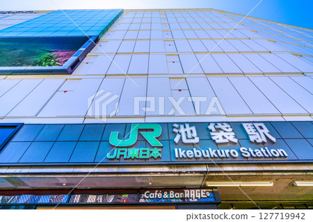 六月的日本東京街景。入境旅遊持續進行…（熙熙攘攘）池袋站東口（北）等景色 = 第22期 127719942