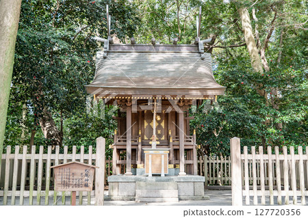 Nishinomiya Shrine (the head shrine of Ebisu Shrine) Sub-shrine Matsuo Shrine (prayers for the prosperity of sake brewing) God of sake brewing 127720356