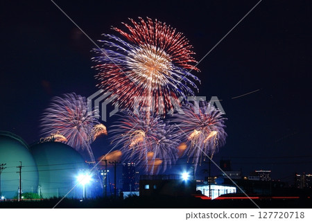 Naniwa Yodogawa Fireworks Festival (Yodogawa-ku, Osaka City) Viewed from downtown 127720718