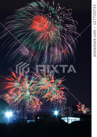 Naniwa Yodogawa Fireworks Festival (Yodogawa-ku, Osaka City) Viewed from downtown Naniwa Yodogawa Fireworks Festival (Yodogawa-ku, Osaka City) Viewed from downtown 127720733