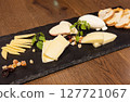 Cheese platter: Mozzarella, Gouda 127721067