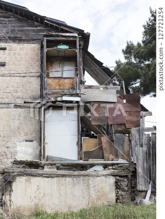 old abandoned building, the building is in a state of disrepair old abandoned building, the building is in a state of disrepair 127721254