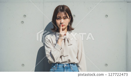 Portrait of a young Japanese woman with a natural look 127722473