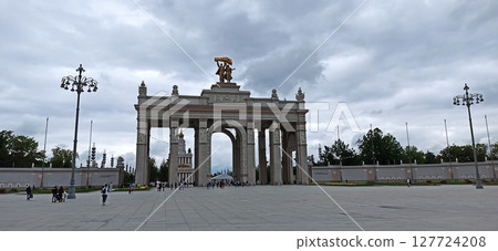Moscow, Russia, 06.03.2022, Arch entrance to VDNKh from Mira Avenue. Exhibition of Achievements of the National Economy. 127724208