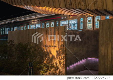 The connecting passageway to Takaosanguchi Station adjacent to the hot spring facility 127725728