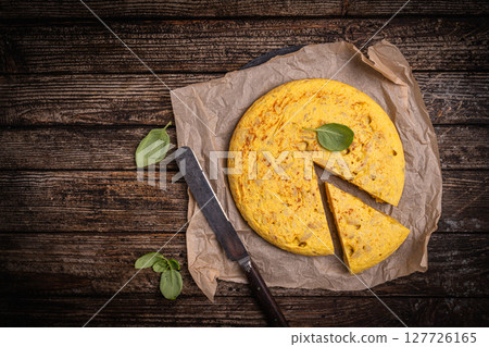 Spanish omelette with potatoes and onion 127726165