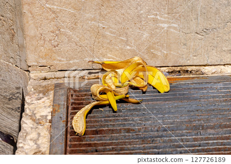 Bananas Peel Litter Bananas Peel Litter 127726189