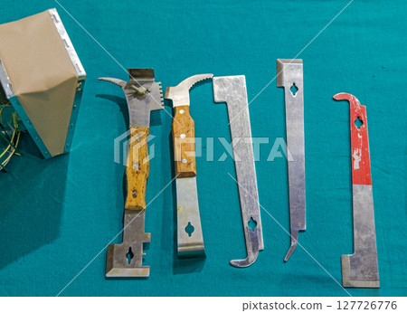 Beekeeping Tools Set 127726776