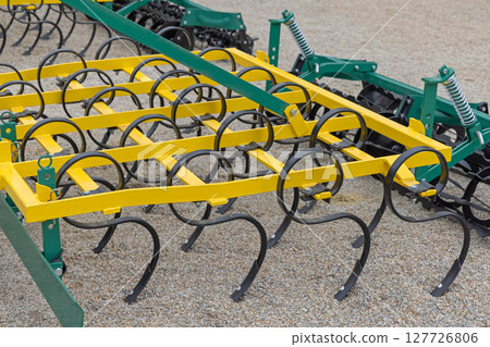 Mechanical Garlic Weeder 127726806