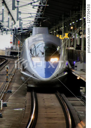 The "Kodama" runs through the Sanyo Expressway... Sanyo Shinkansen [500 series] ~ At Shin-Osaka Station 127730438