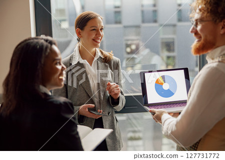 Engaging Business Team Discussion with an insightful Data Presentation fostering collaboration 127731772
