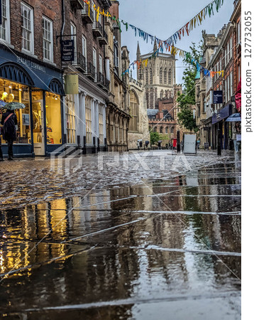 Cambridge, UK - MAY 03 2024 : street scenes in Cambridge, UK. It's a university city and the county town of Cambridgeshire, England. 127732055