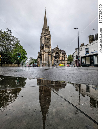 Cambridge, UK - MAY 03 2024 : street scenes in Cambridge, UK. It's a university city and the county town of Cambridgeshire, England. 127732060