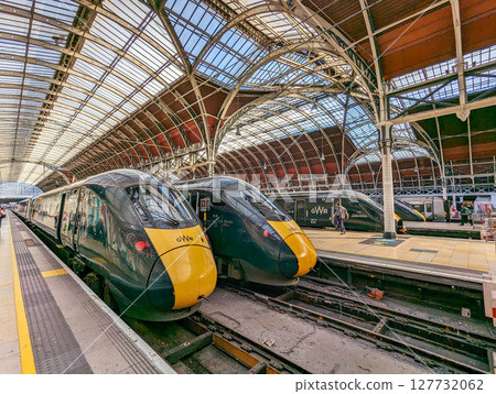 LONDON, UK - APRIL 27: Eurostar train on APRIL 27, 2024 Eurostar train locomotive at St. Pancras station in London, UK LONDON, UK - APRIL 27: Eurostar train on APRIL 27, 2024 Eurostar train locomotive at St. Pancras station in London, UK 127732062