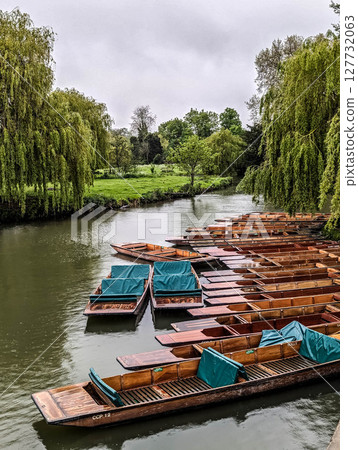 Cambridge, UK - MAY 03 2024 : street scenes in Cambridge, UK. It's a university city and the county town of Cambridgeshire, England. 127732063