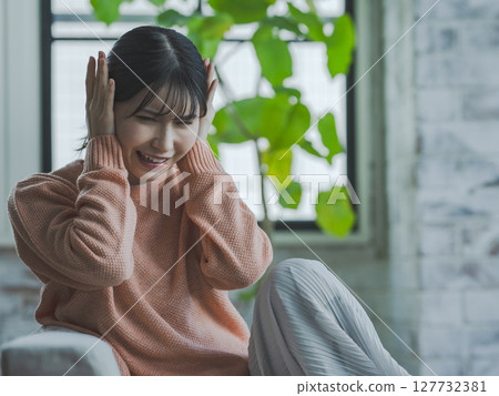 Women's gesture 127732381