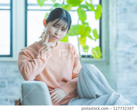 Women's gesture 127732387