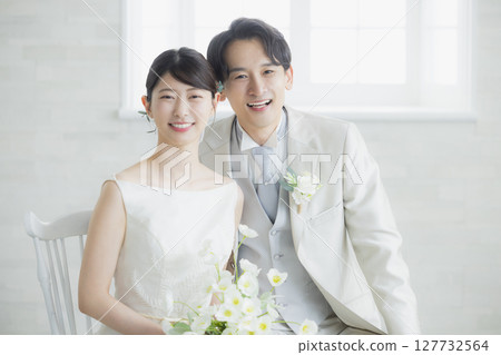 Wedding bride and groom 127732564