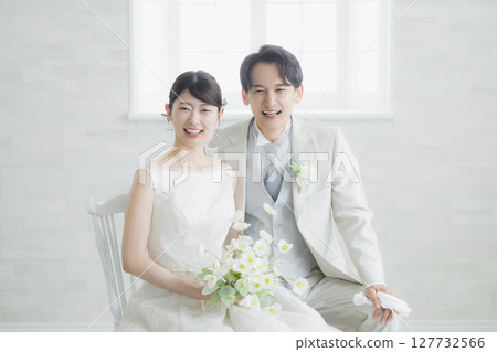 Wedding bride and groom 127732566