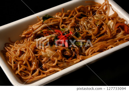 熟食區的炒麵 127733094