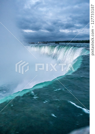 Water rushes over the edge of the Horseshoe Falls, Niagara Falls, Canada Water rushes over the edge of the Horseshoe Falls, Niagara Falls, Canada 127733187
