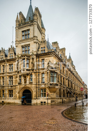 Cambridge, UK - MAY 03 2024 : street scenes in Cambridge, UK. It's a university city and the county town of Cambridgeshire, England. 127733870