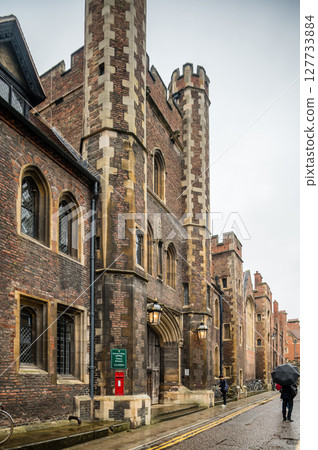 Cambridge, UK - MAY 03 2024 : street scenes in Cambridge, UK. It's a university city and the county town of Cambridgeshire, England. 127733884