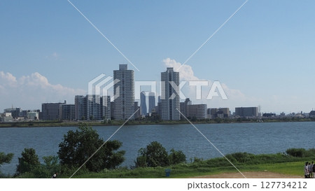 大阪：從淀川河床眺望對岸的建築物 初夏的風景 9 127734212