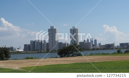 Osaka: Buildings on the opposite bank as seen from the Yodo River riverbed - Early summer scenery ⑥ Osaka: Buildings on the opposite bank as seen from the Yodo River riverbed - Early summer scenery ⑥ 127734215