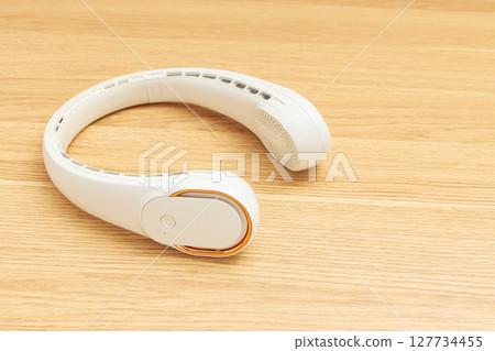 White neck fan White neck fan 127734455